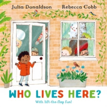 Who Lives Here?: With lift-the-flap-fun! - Julia Donaldson; Rebecca Cobb (Paperback) 15-08-2024 