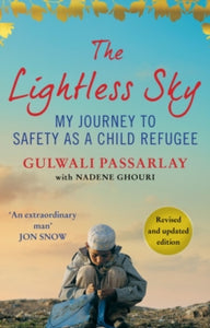 The Lightless Sky: My Journey to Safety as a Child Refugee - Gulwali Passarlay (Paperback) 07-03-2019 